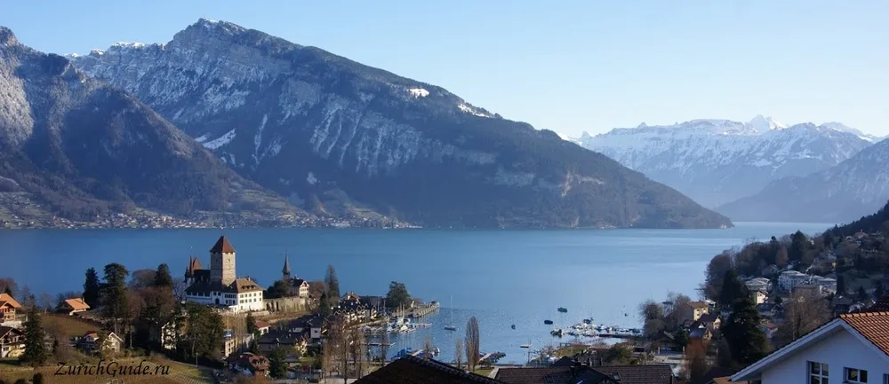 The bay of Spiez on Lake Thun with the castle on its point
